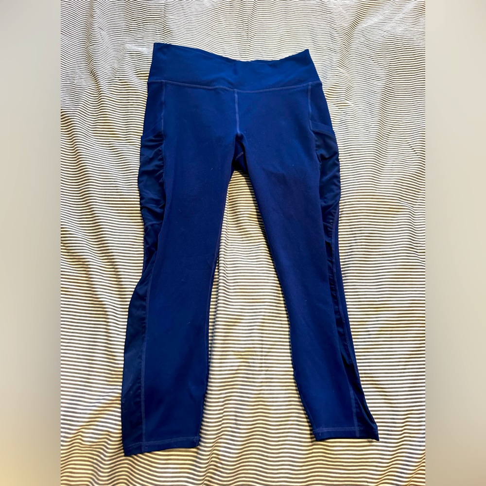 Fabletics 3/4, vented leggings with pockets on both sides